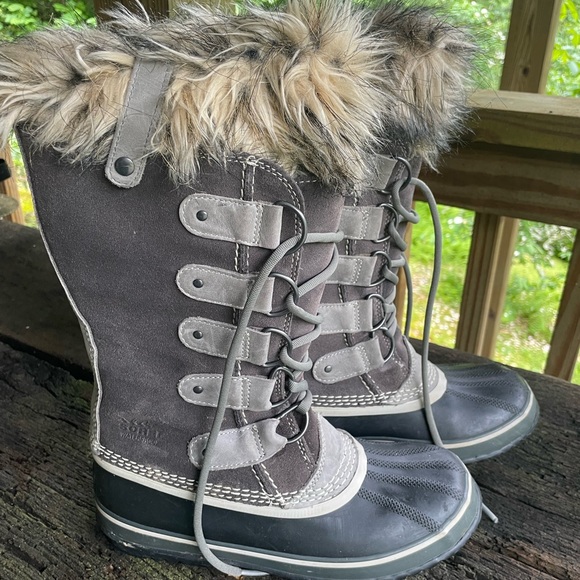 Sorel Joan of Arctic Black and Gray Winter Boots with Faux Fur Trim - Picture 2 of 14